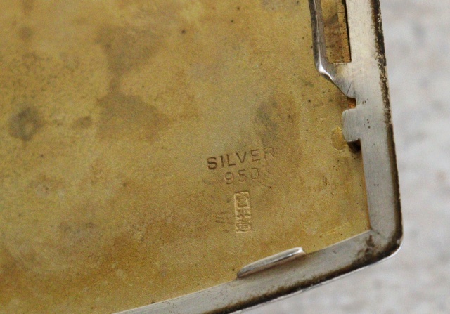 エレガントなカリグラフ銀製莨入　タバコケース　スターリングシルバーケース　内金メッキ　