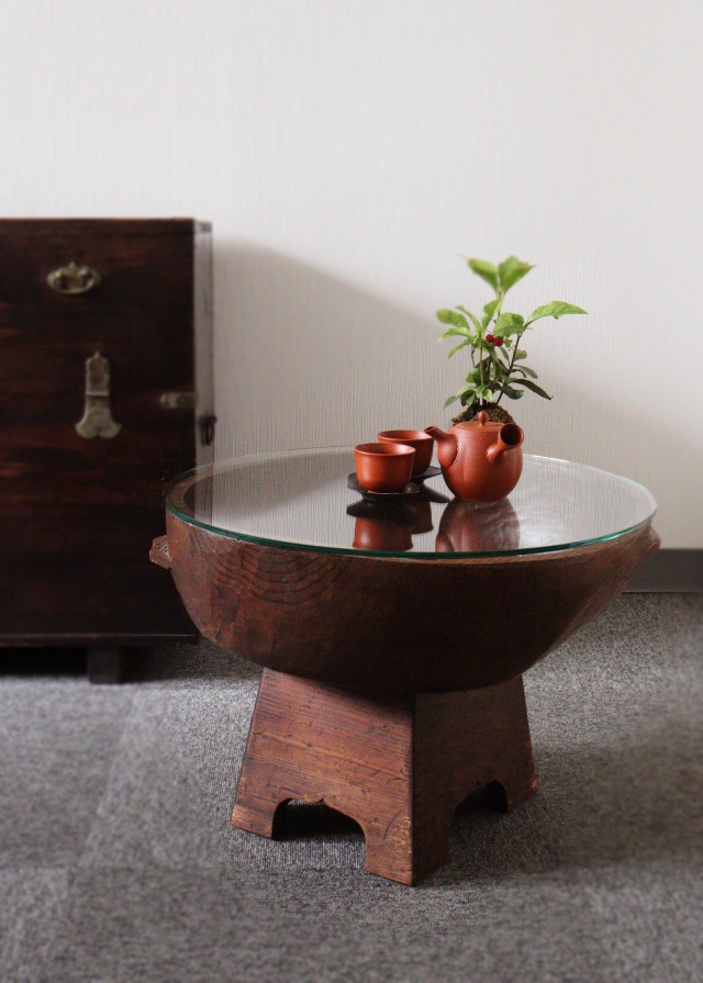 李朝木鉢脚付き　ガラス付き　木製捏鉢　民藝　茶卓　ミニテーブル　木鉢　　李朝家具　捏ね鉢　