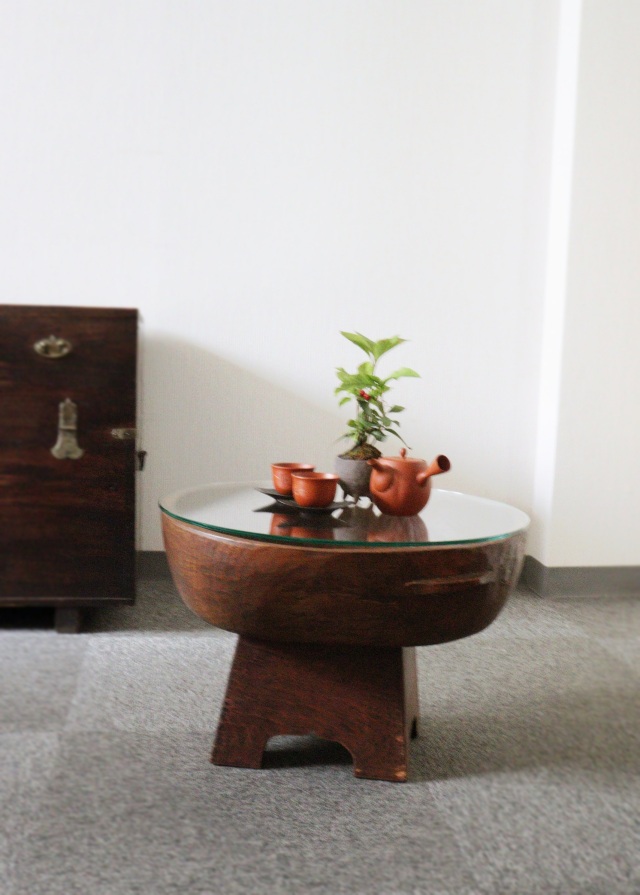 李朝木鉢脚付き　ガラス付き　木製捏鉢　民藝　茶卓　ミニテーブル　木鉢　　李朝家具　捏ね鉢　