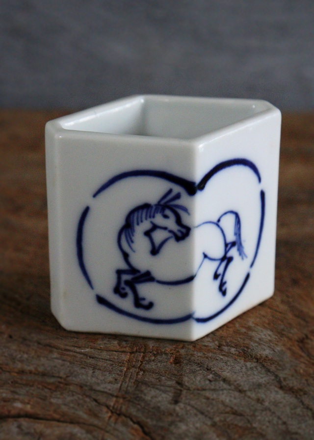 染付菱馬蓋置き 茶道具 蓋置 干支 午年 手書き染付
