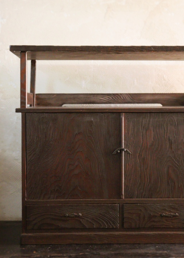 小振りな飾り棚 古家具 小箪笥 飾棚 厨子棚 Antique Sam's