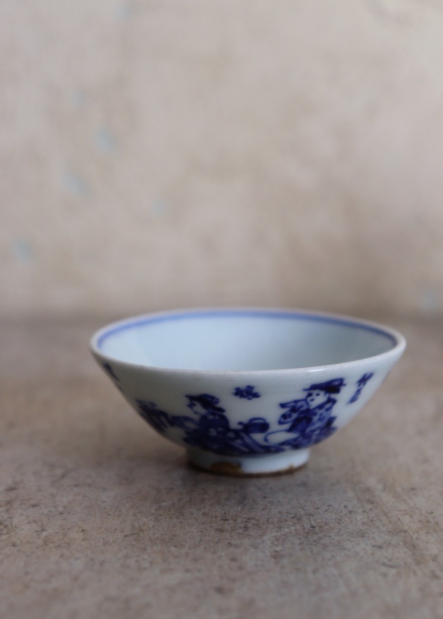 珍蔵 珍品 不思議な文字が刻まれた 盃 御猪口 酒杯 酒器 です。 珍蔵 珍品 不思議な文字が刻まれた 盃 御猪口 酒杯 酒器 です。