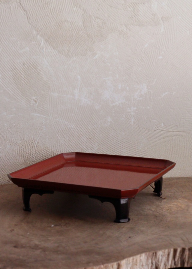 朱と黒二色の脚付き膳　漆膳　お膳　お月見　隅切り角膳　1膳