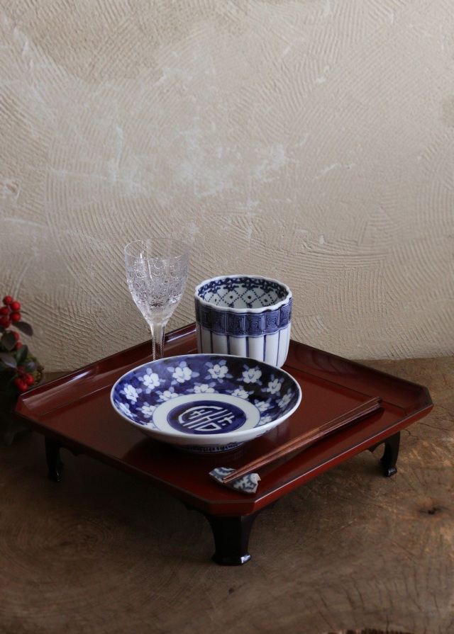 朱と黒二色の脚付き膳　漆膳　お膳　お月見　隅切り角膳　1膳