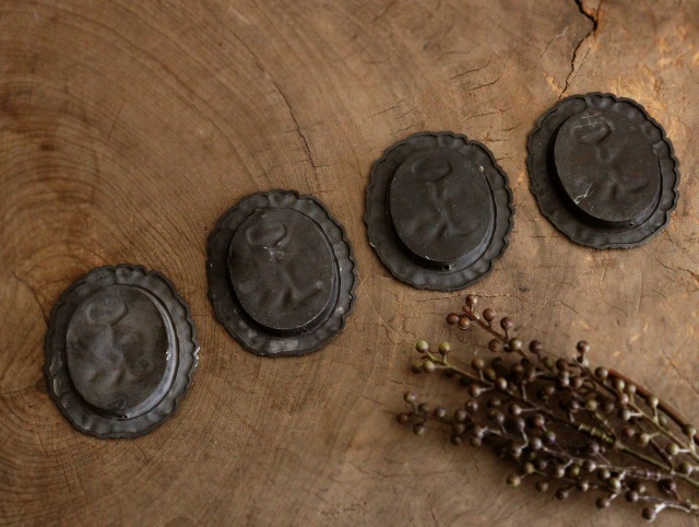 霊芝紋銅製　茶托　引手金具　4枚組　茶器　茶托　煎茶道具　骨董　古玩　民具　建具金具 豆皿