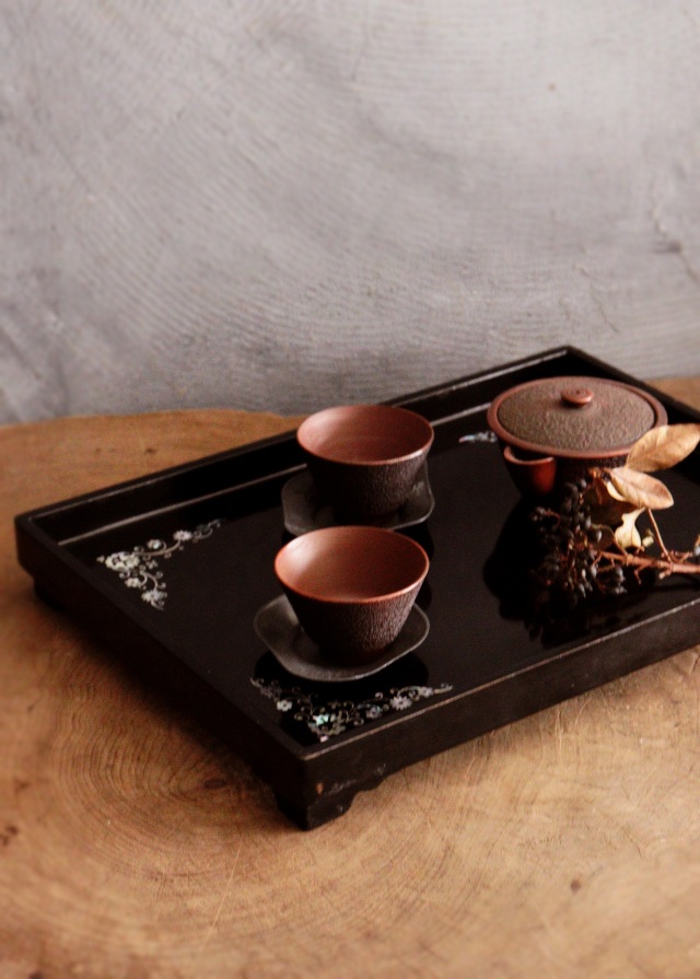 螺鈿細工の漆膳　飾り台　螺鈿　花台　古道具　お膳　茶台　35×25ｃｍ