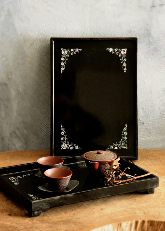 螺鈿細工の漆膳 飾り台 螺鈿 花台 古道具 お膳 茶台 韓国螺鈿 35×25cm