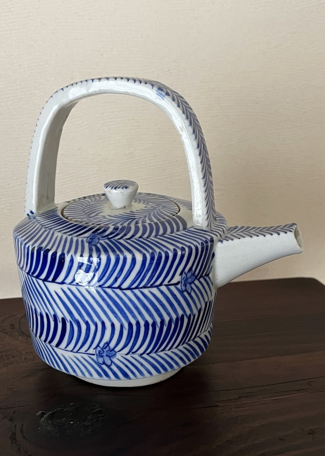 白丹波　白釉雨漏り手水差　骨董品　江戸後期? tambaurukajar02.jpg