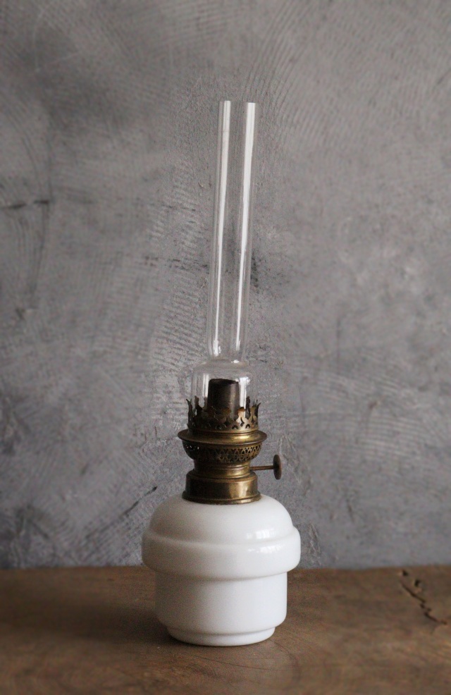 大正硝子 オイルランプ 乳白 D606 大正硝子 オイルランプ 乳白