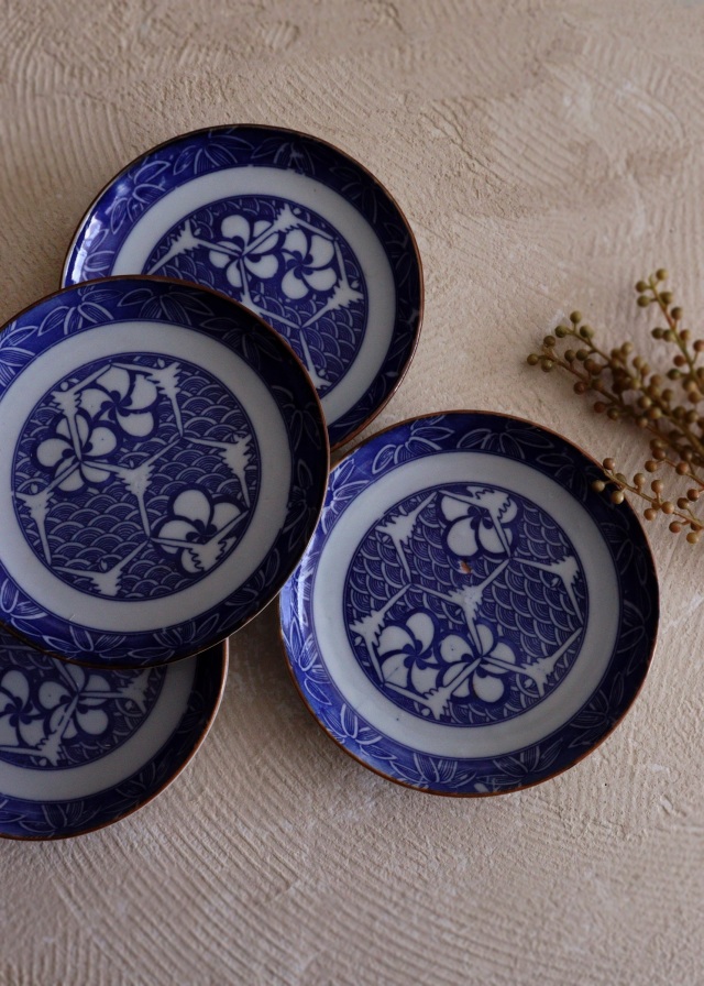 染付印判青海波亀甲花笹紋皿　４枚組　16ｃｍ　ケーキ皿　取り皿　モダン皿　印判皿