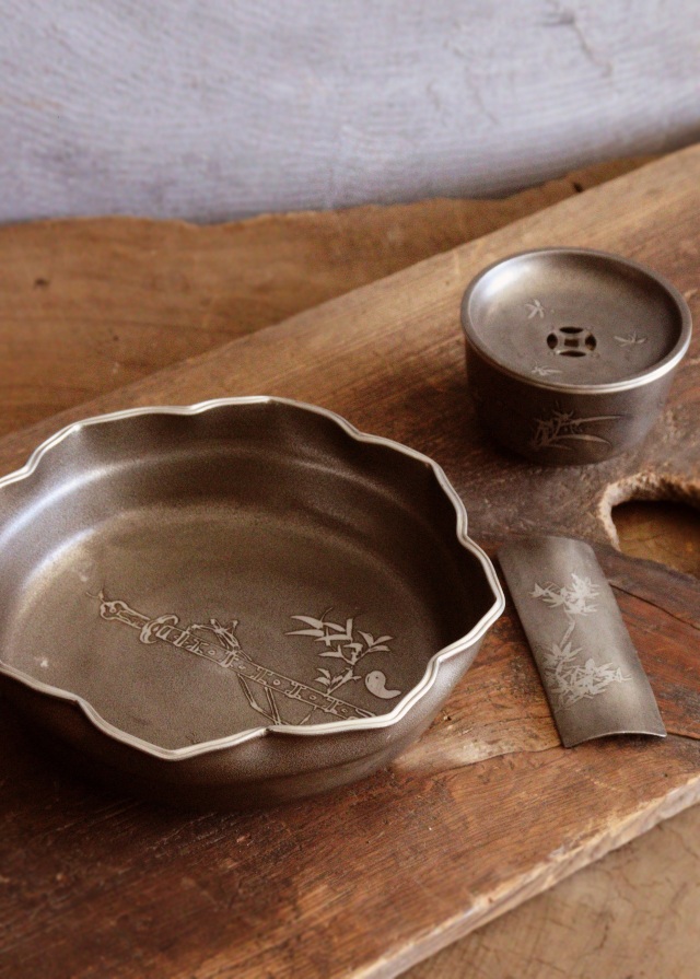 錫製　間村自造　四君子文　茶壷　茶こぼし　合計約985g　3点　D　R6368 錫製茶器セット 菓子器 茶こぼし 茶則 間村自造 四君子 茶盤