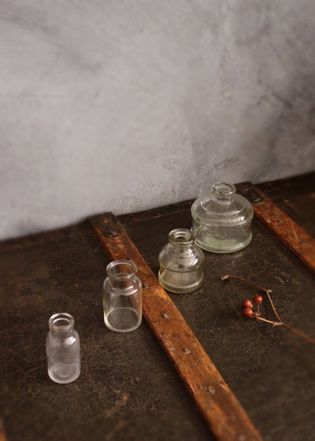 古いガラス瓶　　古道具　透明ガラス　アンティーク　ガラスボトル