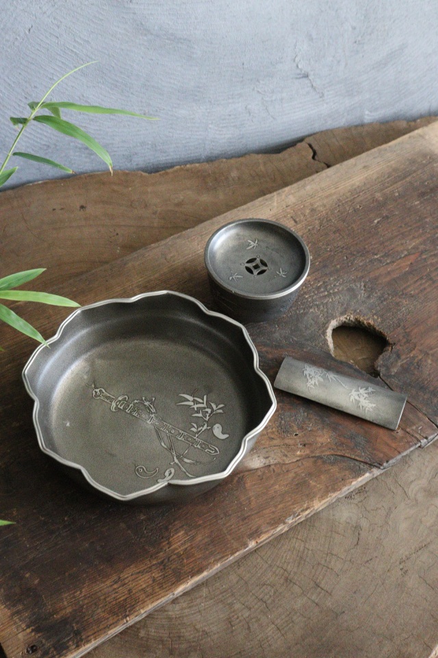 煎茶道具　 間村自造　錫製　文字文　茶こぼし　約269g　V　R7017 Japan Antique 古錫 間村自造 純錫 錫器 在印 盃洗 建水 こぼし