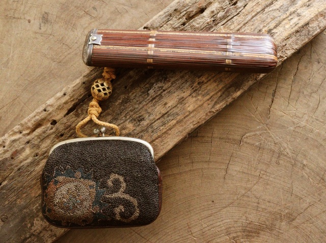 相良刺繍 煙草入れ 竹細工キセルケース アンティーク 装身具 透かし