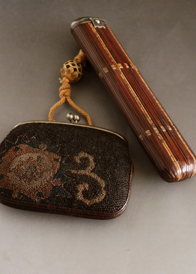 柘榴　作家物　木箱付き　香合　小さな逸品 相良刺繍 煙草入れ 竹細工キセルケース アンティーク 装身具