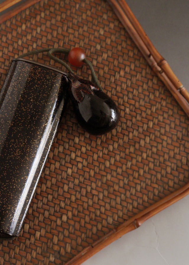 梨地漆ケース　煙草入れ　眼鏡ケース　キセルケース　アンティーク　装身具　茄子根付