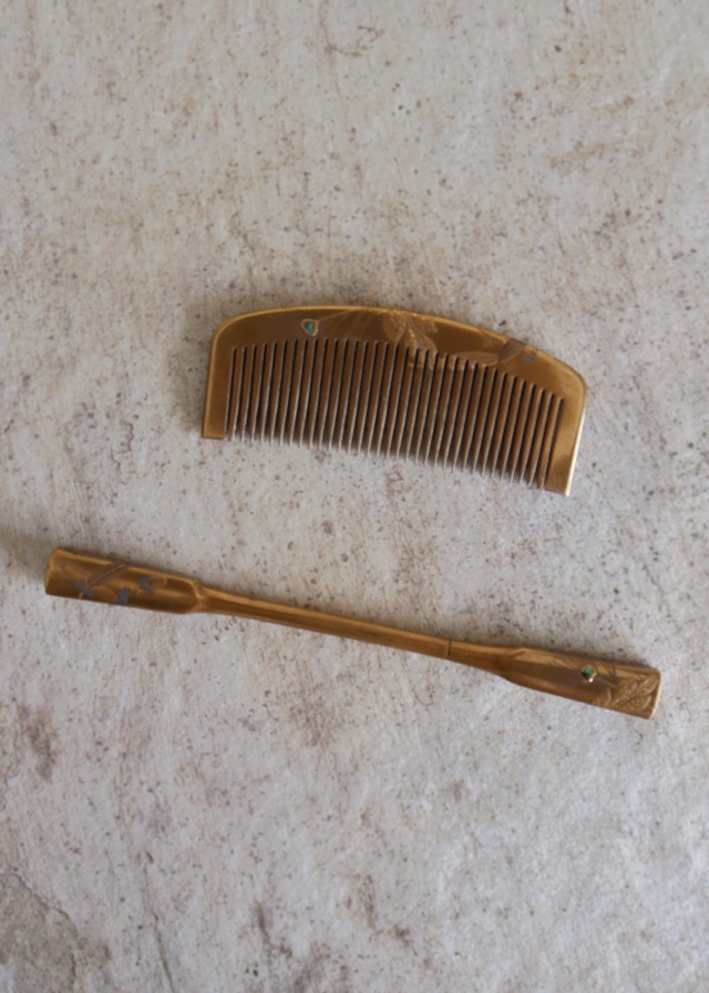 螺鈿孔雀紋蒔絵櫛・笄セット　漆器　髪飾り　和装小物　伝統工芸