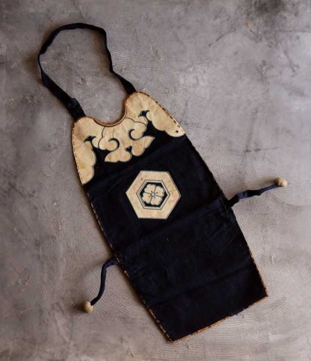 時代物　江戸・明治期頃？　古式腰下げ火打ち金　腰下げ根付と皮製煙硝入れ　骨董 時代物江戸・明治期頃？古式腰下げ火打ち金腰下げ根付と皮製煙硝入れ骨董