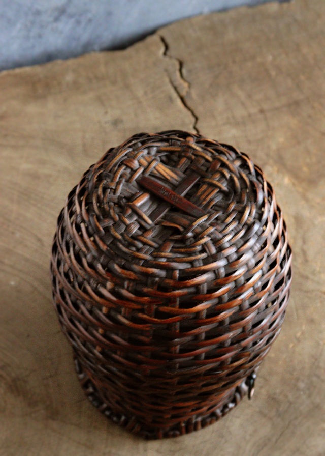 岩尾豊南作 角掛篭　竹編細工花入 竹籠 共箱/共布　C109　1FB5 岩尾豊南作 角掛篭 竹編細工花入 竹籠 共箱/共布 C109 1FB5