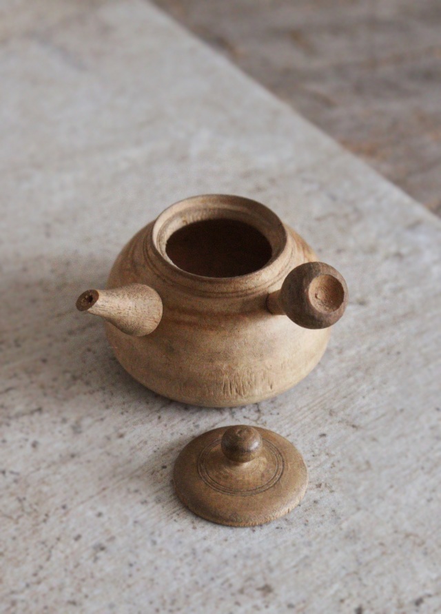 小さな小さな木製の急須セット　茶器セット　縮緬巾着袋付　ミニチュア　おままごと　