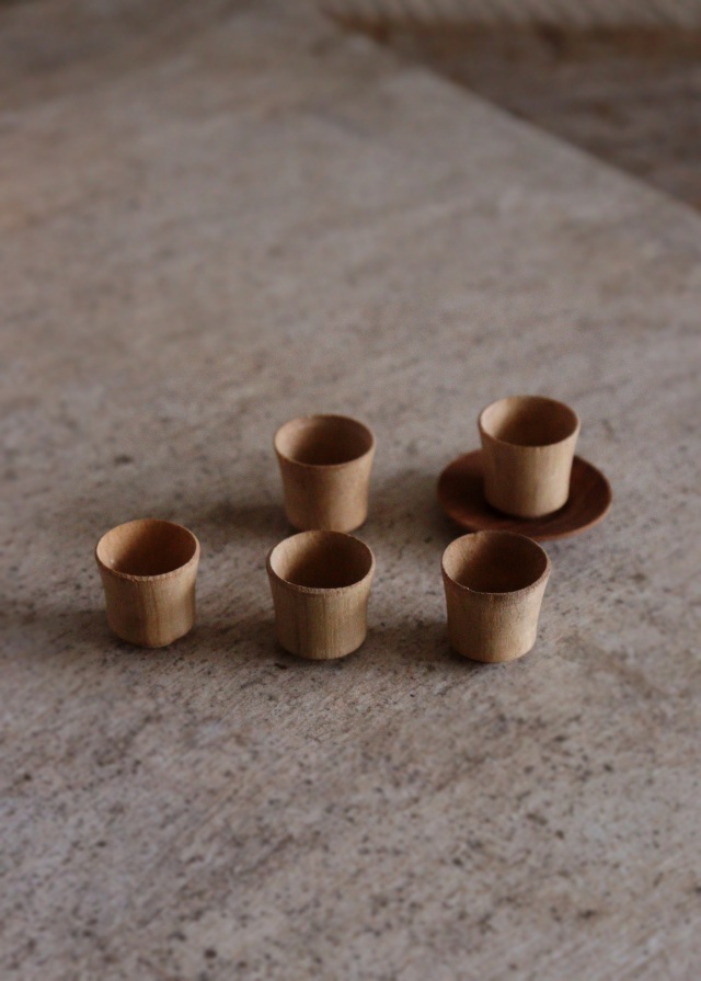 小さな小さな木製の急須セット　茶器セット　縮緬巾着袋付　ミニチュア　おままごと　