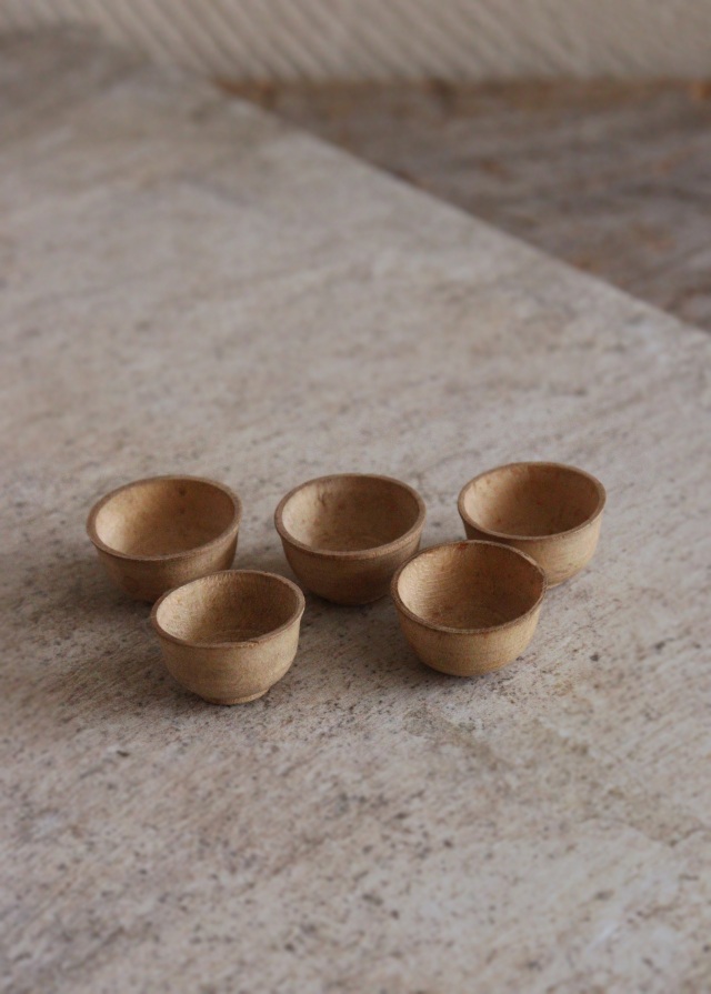 小さな小さな木製の急須セット　茶器セット　縮緬巾着袋付　ミニチュア　おままごと　