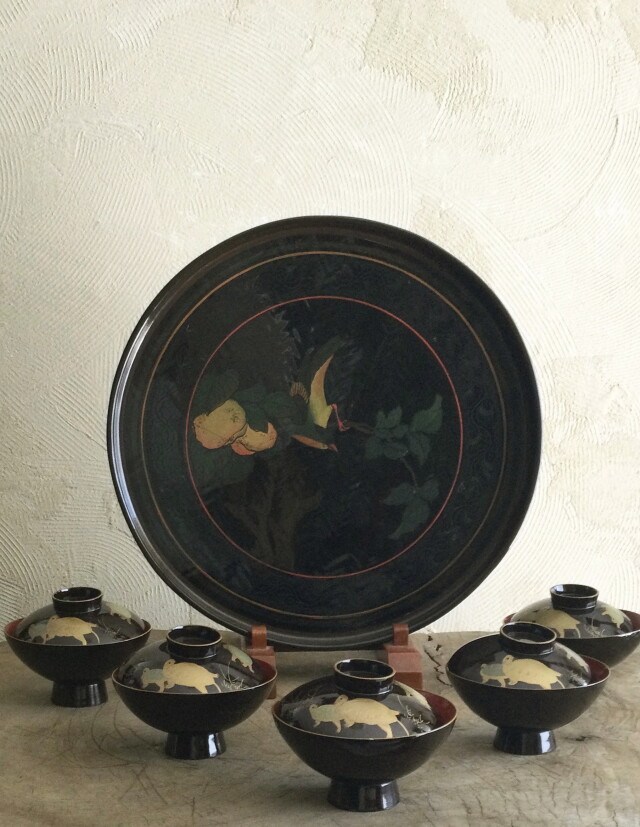 亀蒔絵漆蓋付碗五客と果実と鳥の蒔絵盆のセット
