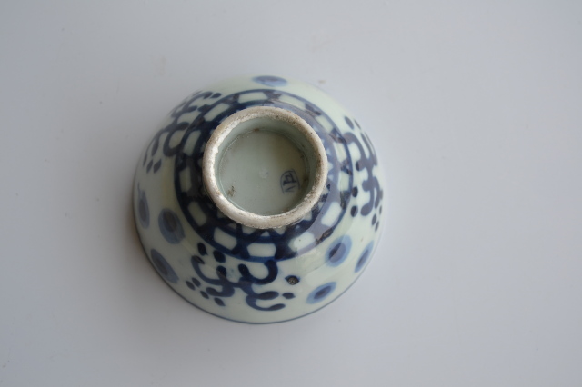 染付手描き露芝蛍紋煎茶茶碗
